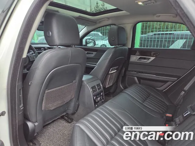 Jaguar XF 2016 thumb 4