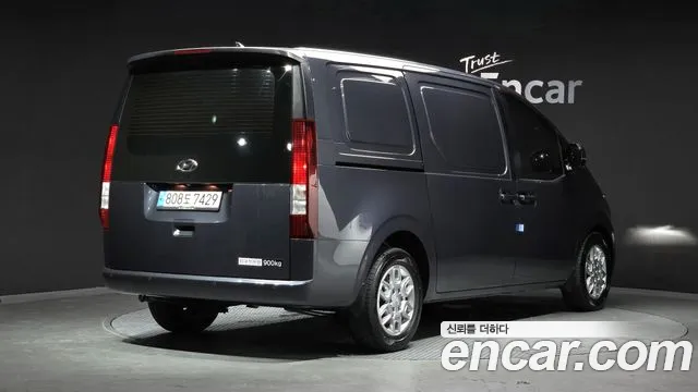 Hyundai Staria 2023 thumb 2