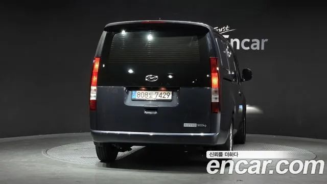 Hyundai Staria 2023 thumb 4