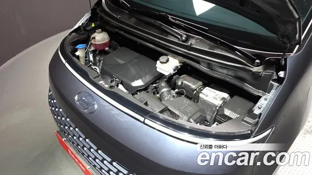 Hyundai Staria 2023 thumb 6