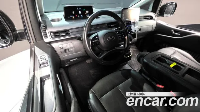 Hyundai Staria 2023 thumb 7