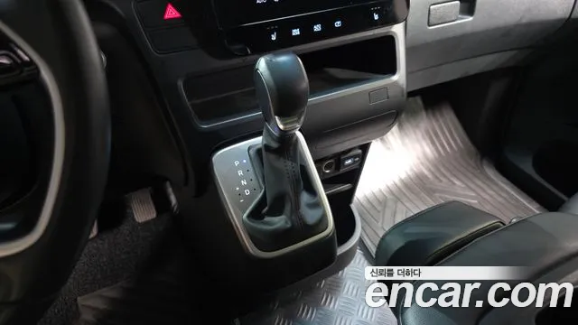 Hyundai Staria 2023 thumb 9