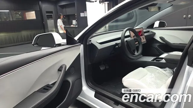 Tesla Model 3 2026 thumb 10