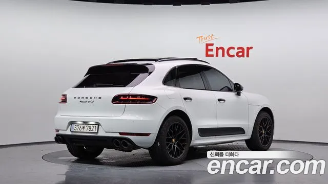 Porsche Macan 2018 thumb 2