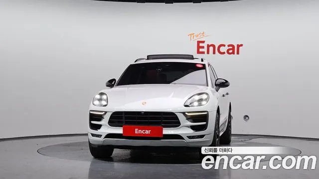 Porsche Macan 2018 thumb 3