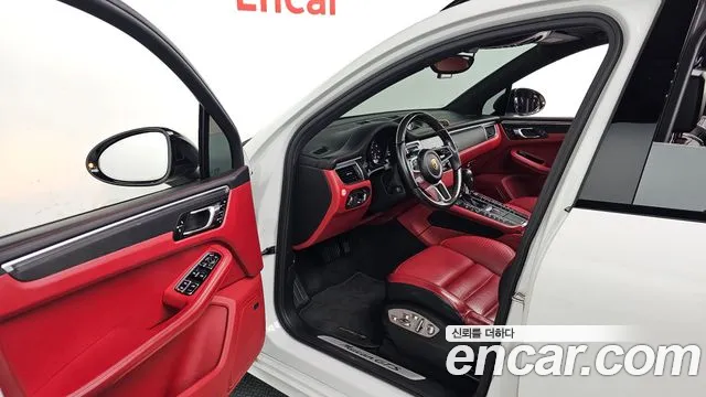 Porsche Macan 2018 thumb 10