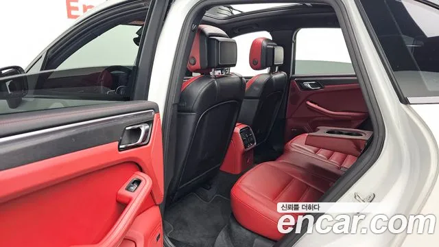 Porsche Macan 2018 thumb 12