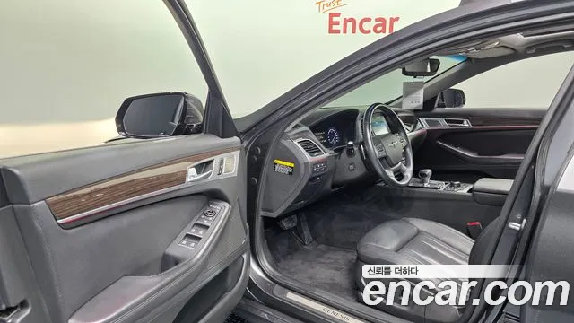 Genesis G80 2017 thumb 10