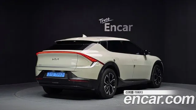 Kia EV6 2023 thumb 2