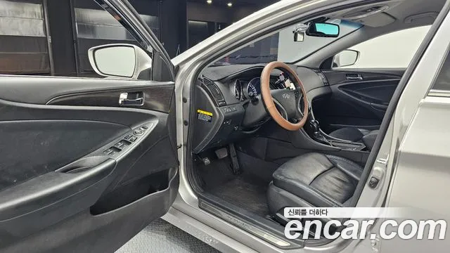 Hyundai Sonata 2011 thumb 10