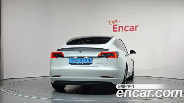 Tesla Model 3 2020 thumb 4