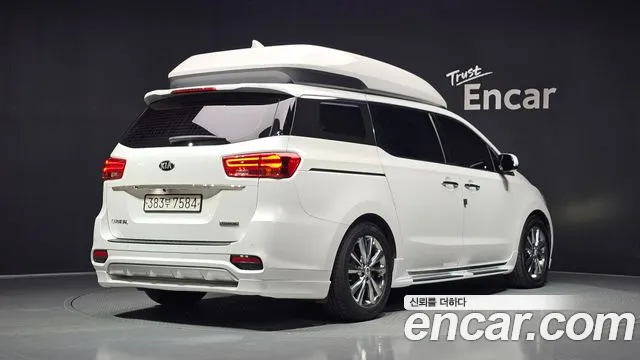 Kia Carnival 2018 thumb 2