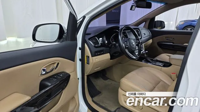 Kia Carnival 2018 thumb 10