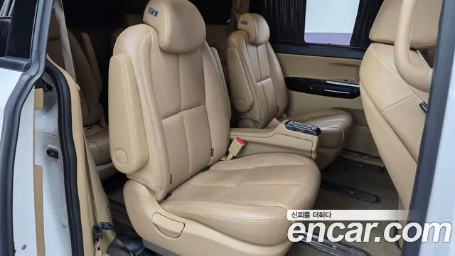 Kia Carnival 2018 thumb 11
