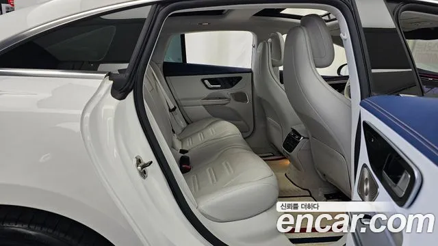 Mercedes-Benz EQE 2023 thumb 11