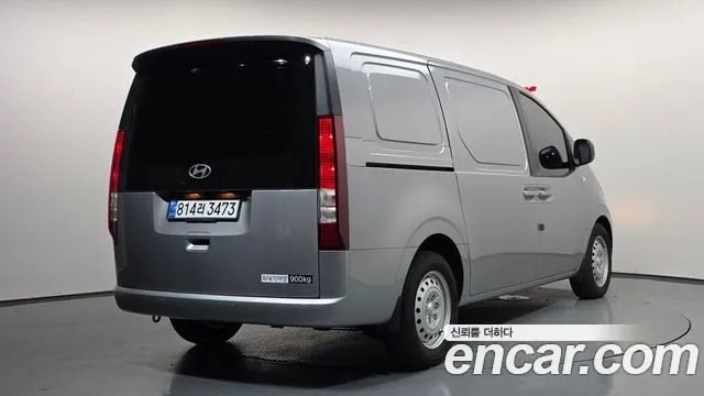 Hyundai Staria 2025 thumb 2