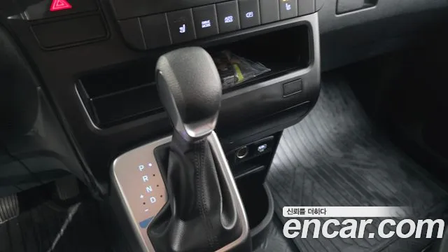Hyundai Staria 2025 thumb 9
