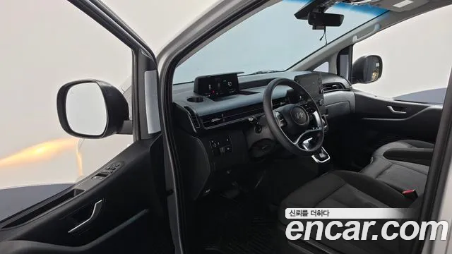 Hyundai Staria 2025 thumb 10