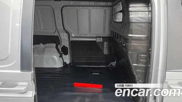 Hyundai Staria 2025 thumb 11