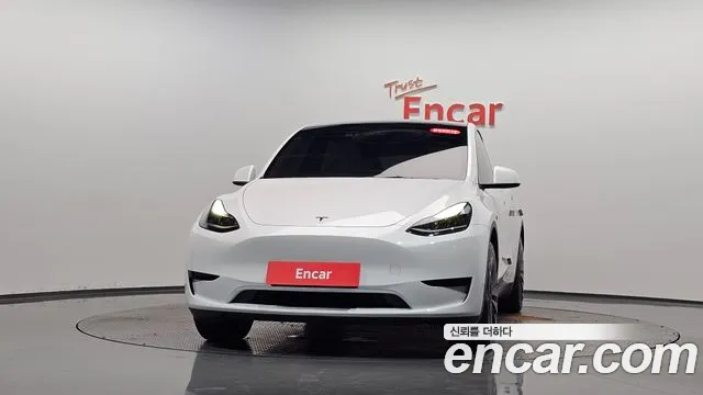 Tesla Model Y 2023 thumb 2