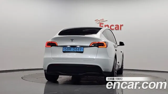 Tesla Model Y 2023 thumb 3