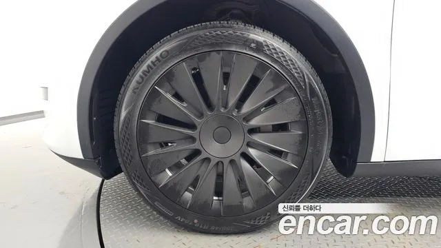 Tesla Model Y 2023 thumb 4