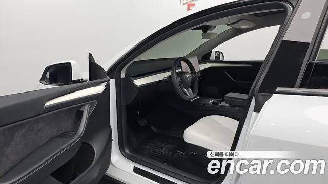 Tesla Model Y 2023 thumb 9
