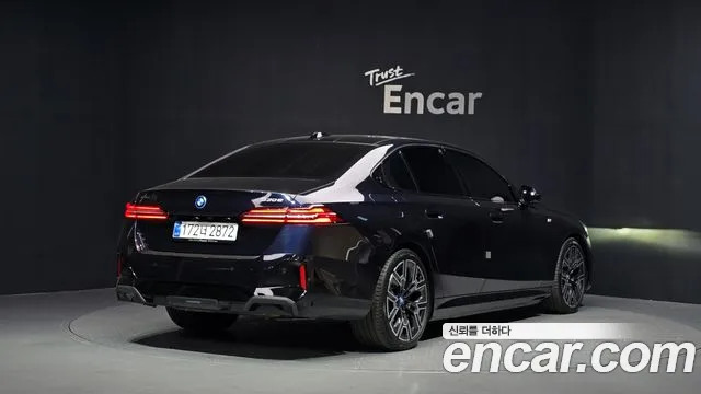 BMW 5 серии 2025 thumb 2