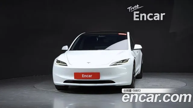 Tesla Model 3 2024 thumb 2