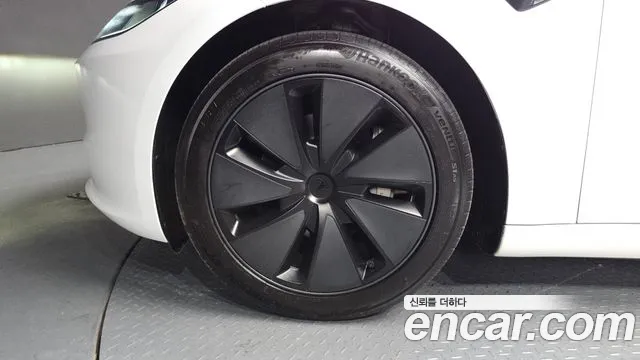 Tesla Model 3 2024 thumb 4