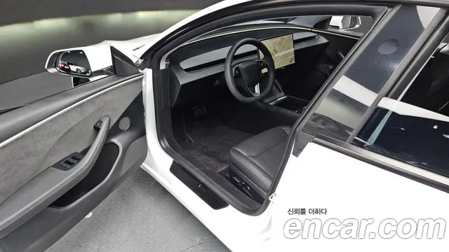 Tesla Model 3 2024 thumb 10