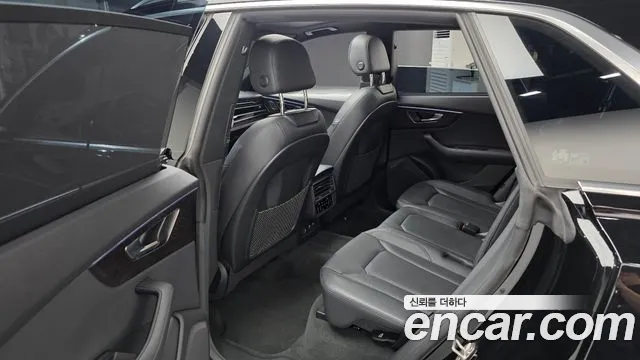 Audi Q8 2023 thumb 11