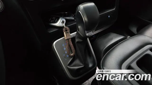 Hyundai Staria 2021 thumb 9