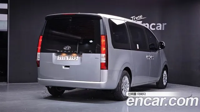 Hyundai Staria 2021 thumb 2