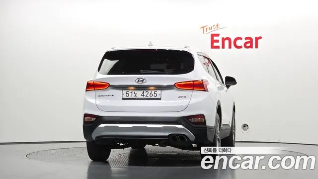 Hyundai Santa Fe 2018 thumb 4