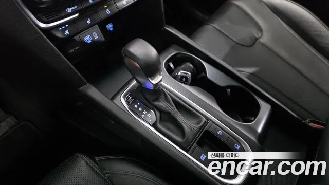Hyundai Santa Fe 2018 thumb 9
