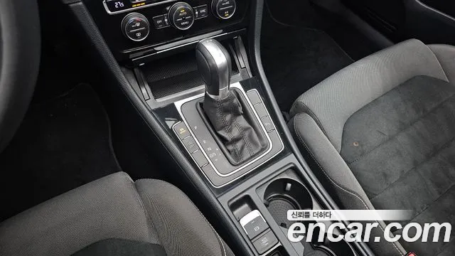Volkswagen Golf Sportsvan 2015 thumb 9