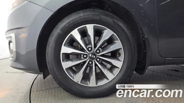 Kia Carnival 2014 thumb 5