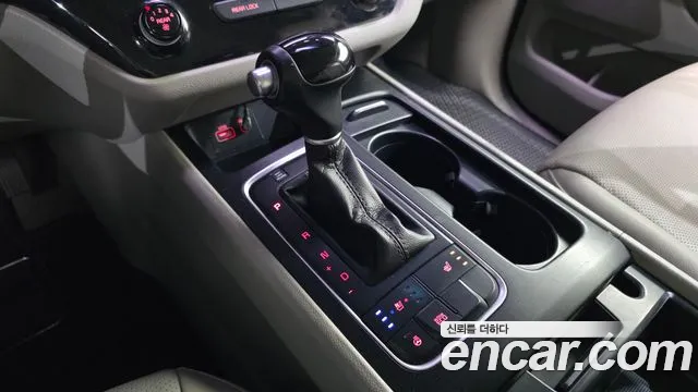 Kia Carnival 2014 thumb 9