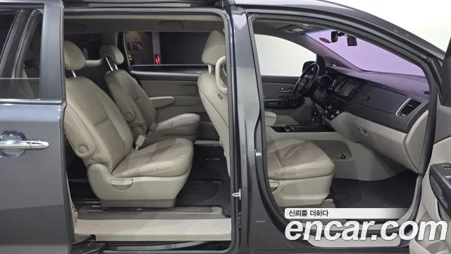 Kia Carnival 2014 thumb 11