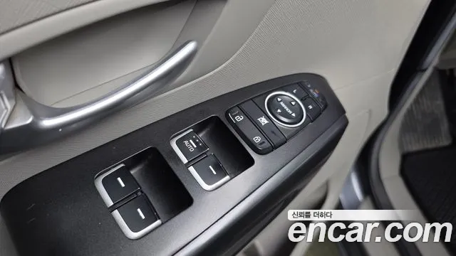 Kia Carnival 2014 thumb 12