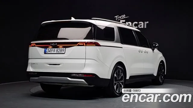 Kia Carnival 2023 thumb 2