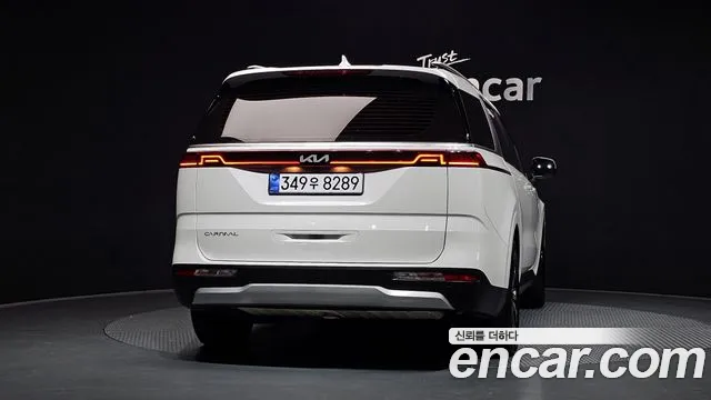 Kia Carnival 2023 thumb 4