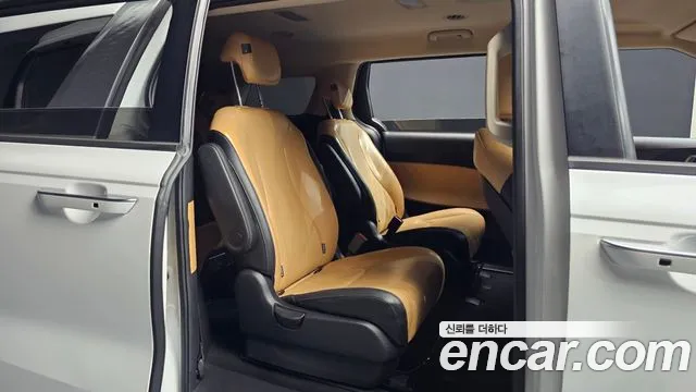 Kia Carnival 2023 thumb 11