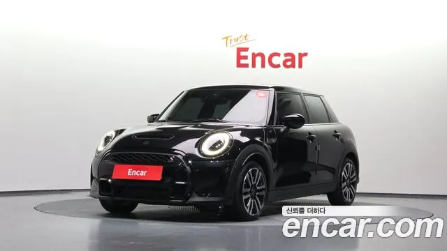 Mini Hatch 2024 1