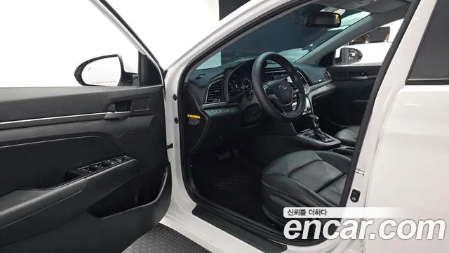 Hyundai Avante 2017 thumb 10
