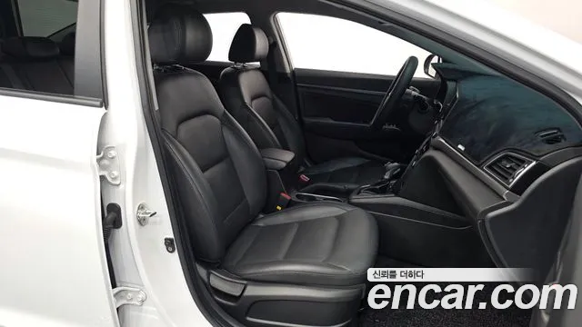 Hyundai Avante 2017 thumb 11