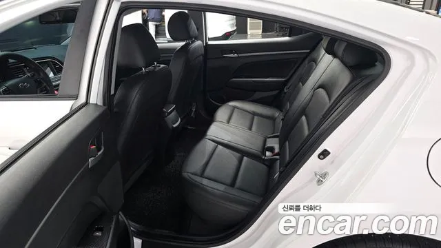 Hyundai Avante 2017 thumb 12