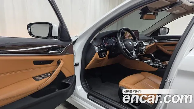 BMW 5 серии 2021 thumb 10