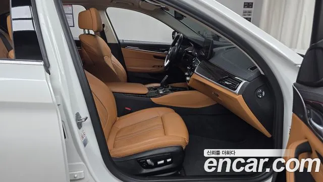 BMW 5 серии 2021 thumb 11